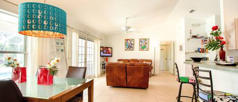 Maison, 2 chambres | Restauration