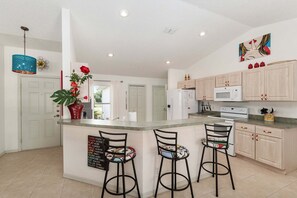 House, 2 Bedrooms | Private kitchen