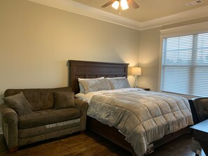 11 soverom, safe på rommet, strykejern/-brett og wi-fi (inkludert)