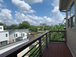 Property grounds - Comfortable New House at Edge of Gulch (Nashville)