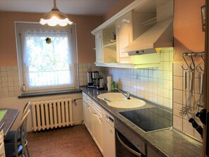 Refrigerador, microondas, horno y lavavajillas 