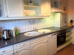 Refrigerador, microondas, horno y lavavajillas 