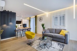 Apartment, 1 Bedroom | Living area
