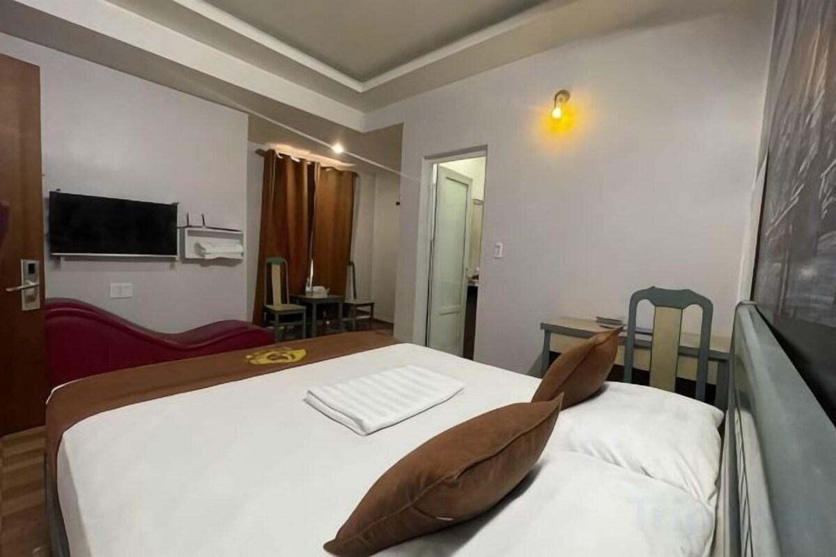Minibar, desk, soundproofing, WiFi (free)