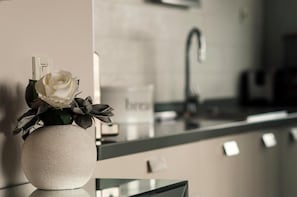 Lägenhet - 2 sovrum - terrass | Eget kök | Stort kylskåp, mikrovågsugn, ugn och spishäll