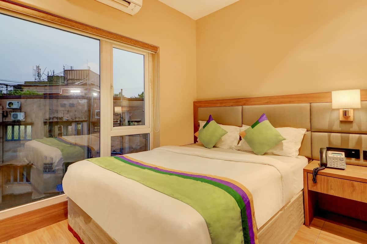 Basic Room | Desk, iron/ironing board, free WiFi, bed sheets