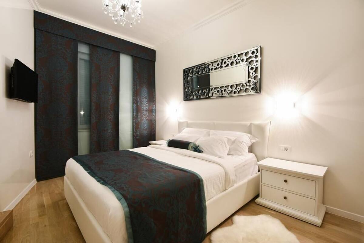 Soundproofing, free WiFi, bed sheets