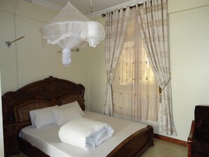 In-room safe, desk, iron/ironing board, cribs/infant beds