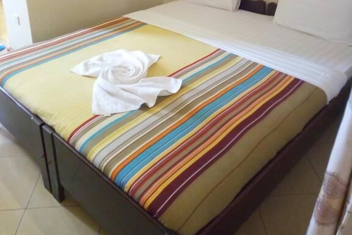 Economy Single Room | In-room safe, desk, soundproofing, iron/ironing board (on request)