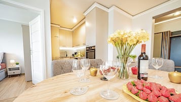 1 bedroom, individually decorated, individually furnished