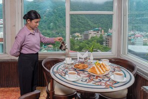 Cafe - DLS Hotels on the Ganges (Narendranagar)