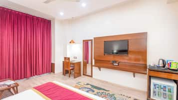 Premium Double Room | Premium bedding, minibar, desk, laptop workspace