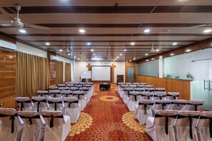 Banquet hall - DLS Hotels on the Ganges (Narendranagar)
