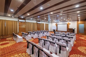 Banquet hall - DLS Hotels on the Ganges (Narendranagar)