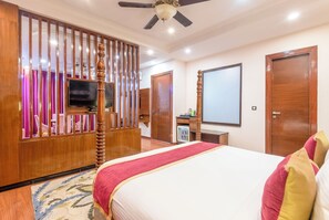 Suíte estúdio básica | Roupas de cama premium, frigobar, escrivaninha