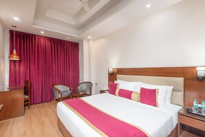 华丽双人房 | 高档床上用品、迷你吧、办公桌、笔记本电脑工作区