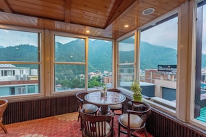 Cafe - DLS Hotels on the Ganges (Narendranagar)