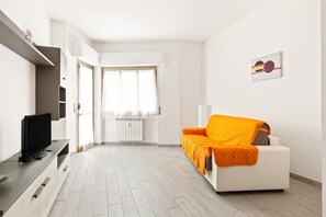 Appartement, 1 slaapkamer | Woonruimte | Een flatscreentelevisie