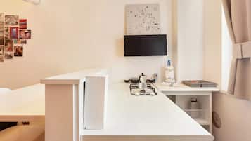 Apartment, 1 Bedroom, Non Smoking | In-room dining