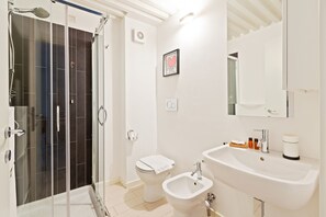 Apartment, 1 Bedroom | Bathroom - Elegant Loft with balcony (Milan)