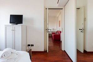 Apartamento, 1 quarto, para não fumantes | Quartos à prova de som, ferros/tábuas de passar roupa, Wi-Fi de cortesia