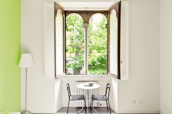 Appartement, 1 slaapkamer, niet-roken | Dineren in de kamer