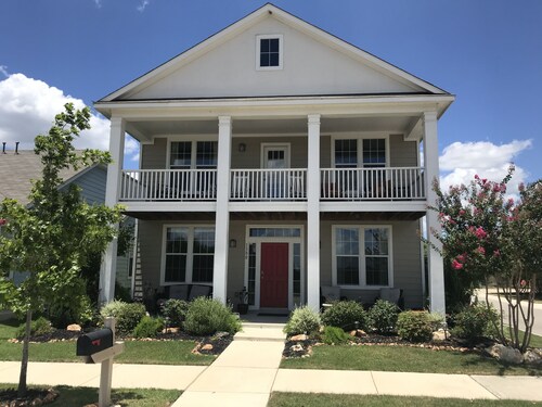 Elegant Manor King bed, Two Queens, Double, Twins, 3 Full Bathrooms