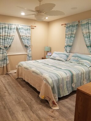 2 bedrooms, iron/ironing board, WiFi