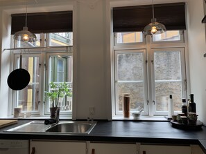 Lejlighed | Privat køkken | Køleskab, ovn, kogeplade, opvaskemaskine