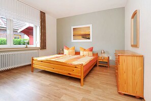 2 Schlafzimmer, Reisekinderbett, Bettwäsche