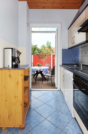 Kühlschrank, Ofen, Geschirrspüler, Hochstuhl