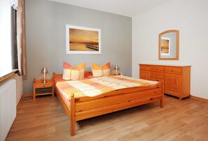 2 chambres, lit parapluie, draps fournis