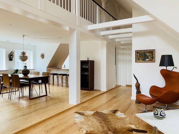 Exclusive Apartment | Living area | Flat-screen TV