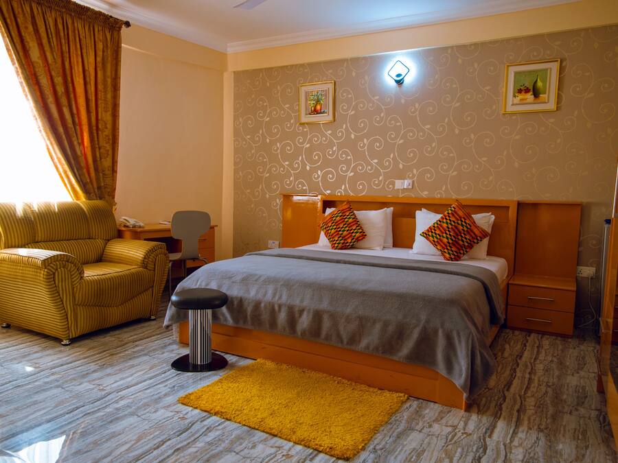 Comfort Room | Minibar, desk, laptop workspace, soundproofing