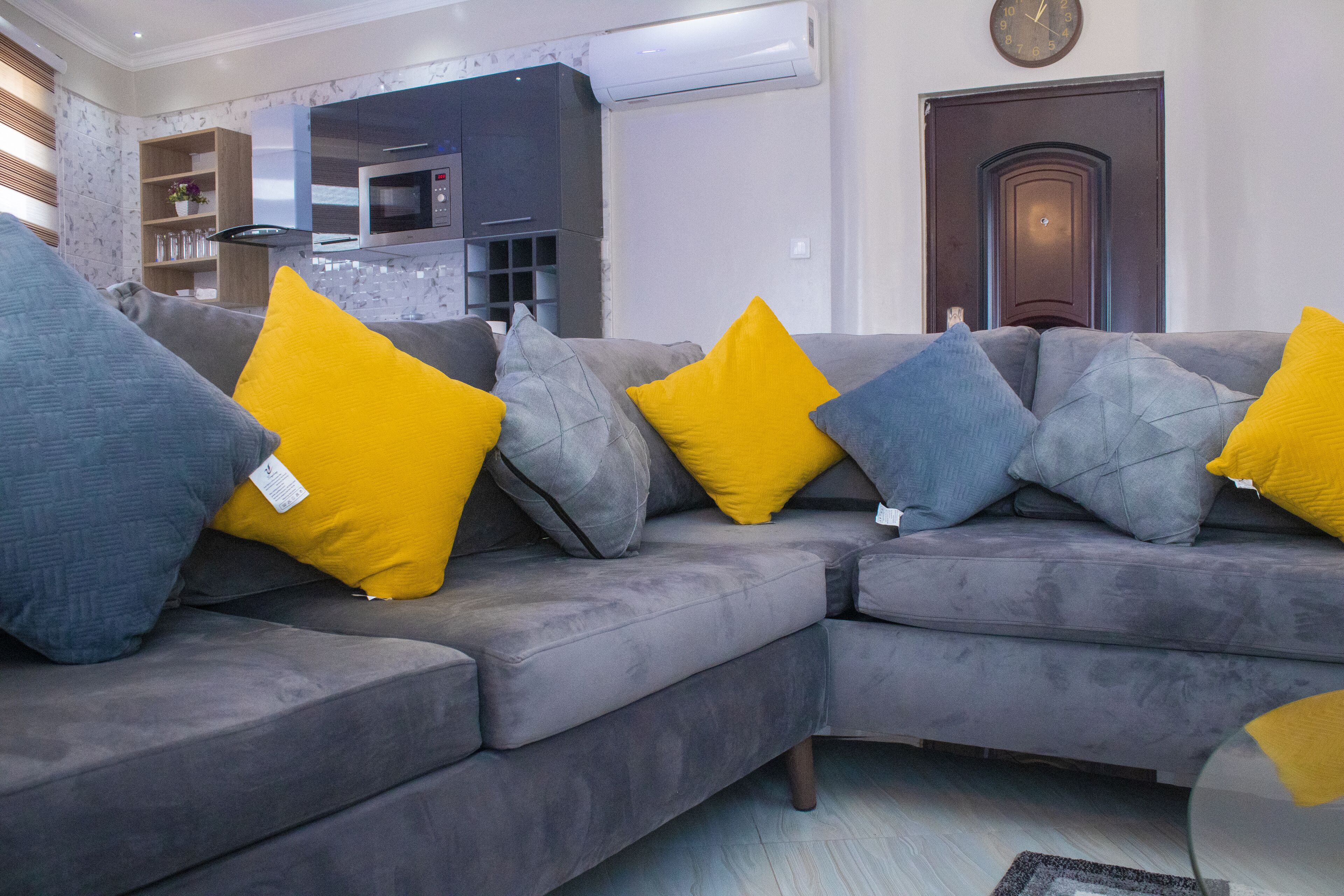 gallery suite | living area | flat-screen tv