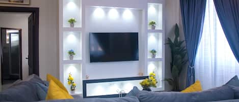 Gallery Suite | Living area | Flat-screen TV