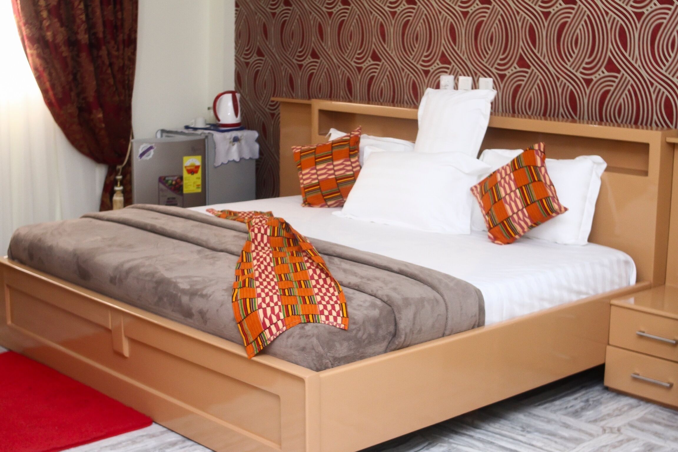 ห้องคอมฟอร์ท | มินิบาร์, โต๊ะทำงาน, พื้นที่ทำงานแบบใช้แล็ปท็อป, ห้องเก็บเสียง