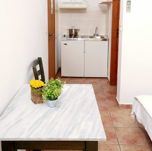 Comfort Double Room | In-room dining
