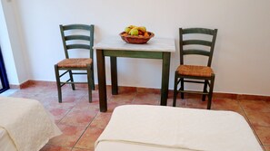 In-room dining - Ritsoni Studios (Istiaia-Aidipsos)