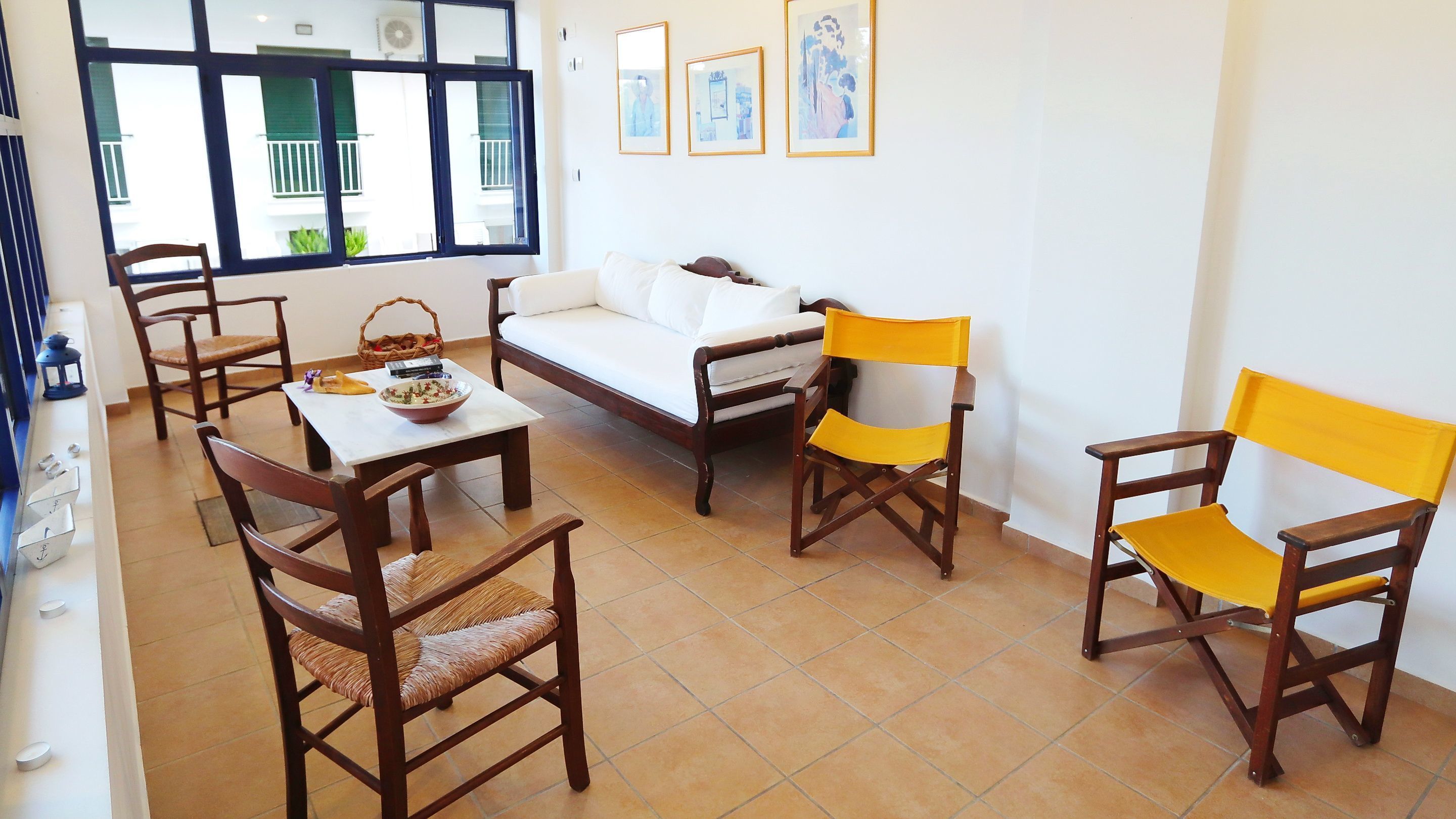 Coin salon dans le hall