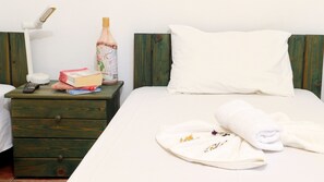 Quarto casal conforto | Escrivaninha, quartos à prova de som, Wi-Fi de cortesia, roupa de cama