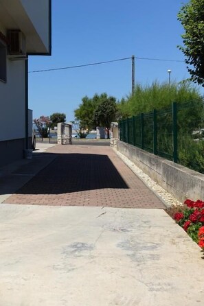 Free self-parking - Apartment Sonja (Nin)