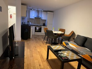 Deluxe Apartment, 2 Bedrooms | Living area
