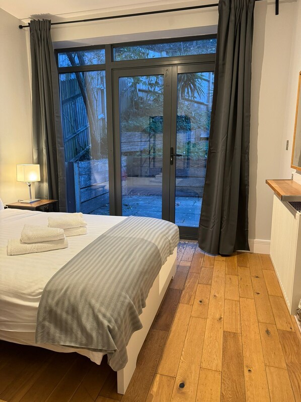 Individually decorated, individually furnished, iron/ironing board - Westciti Chatsworth Road Apartments (Croydon)