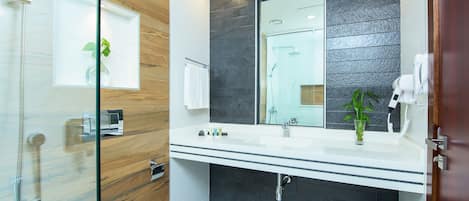 Dusche, Regendusche, kostenlose Toilettenartikel, Haartrockner