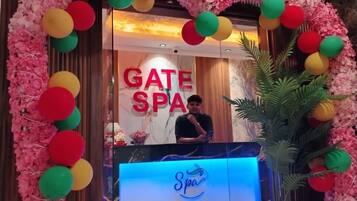 Indoor spa tub