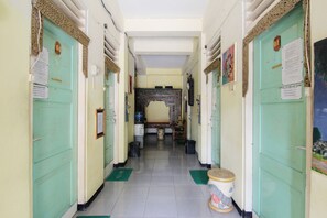 Hallway - Hotel Harum (Yogyakarta)