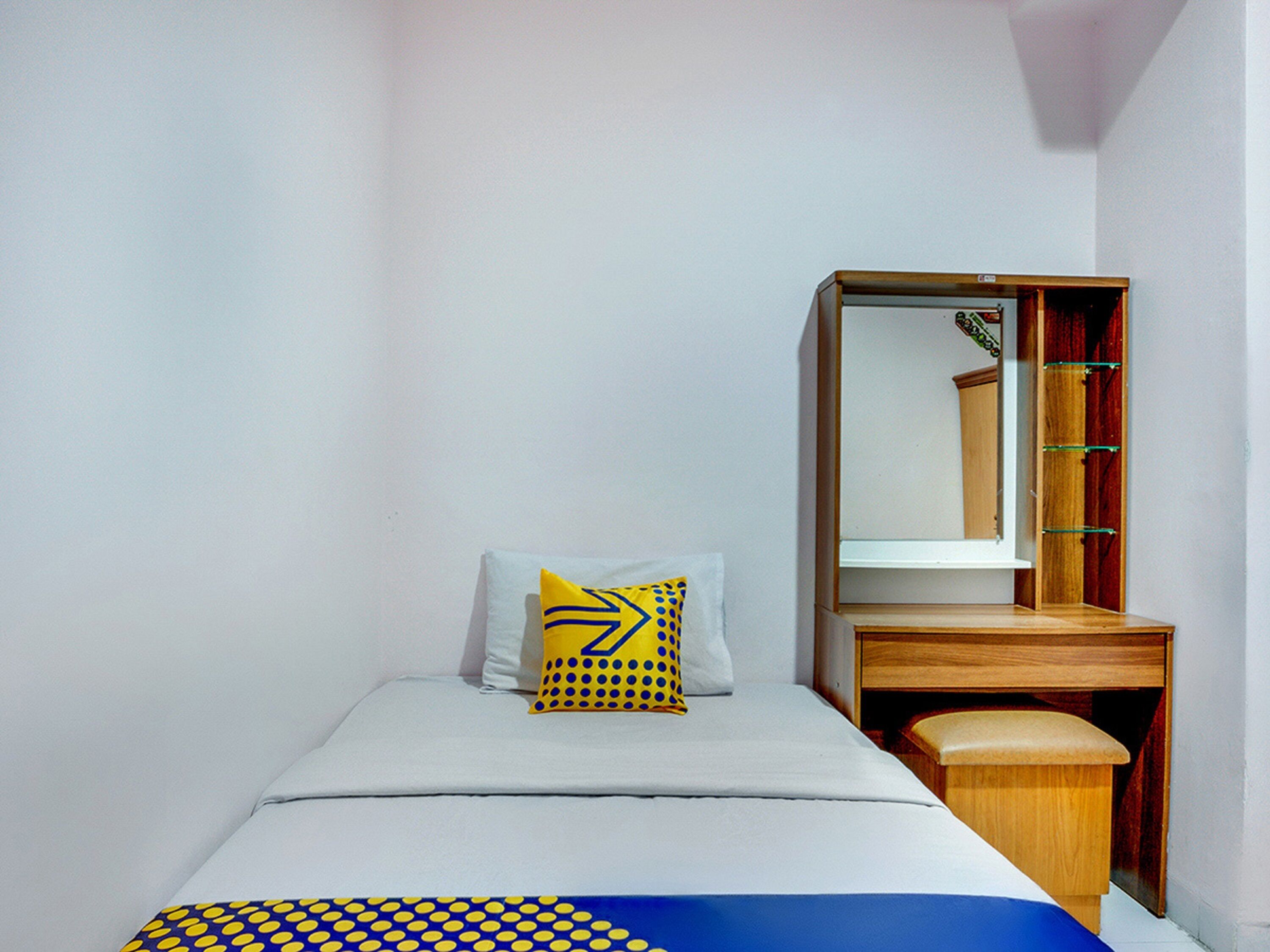 Economy Twin Room | Desk, free WiFi, bed sheets