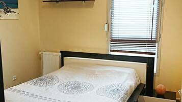 1 chambre, bureau, chambres insonorisées, fer et planche à repasser