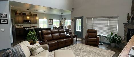 Smart TV, fireplace, DVD player, books